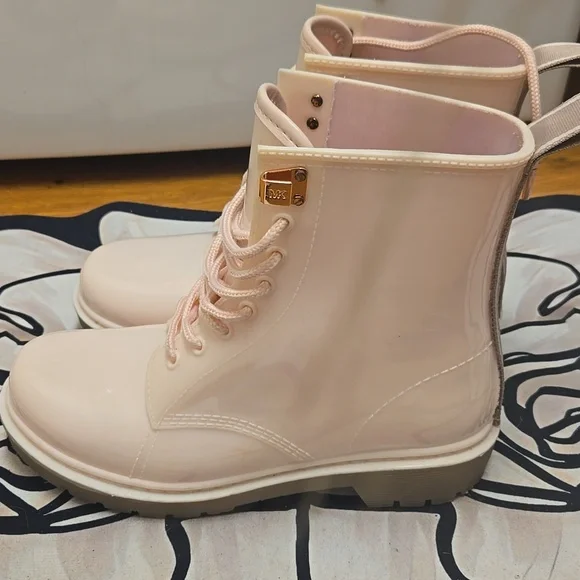 Michael Kors Blush Pink Tavie Rain Booties Women's Size 6 - Picture 3 of 8